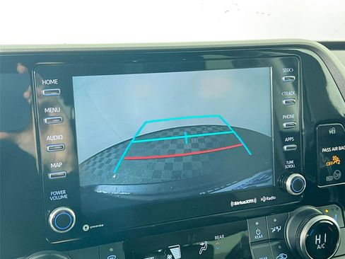 Used 2021 Toyota Highlander XLE image 15