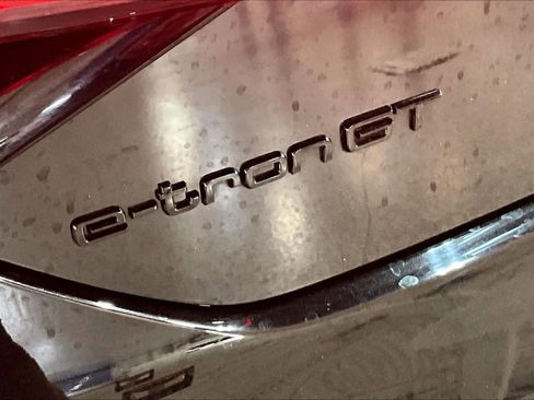 Used 2024 Audi e-tron GT Premium Plus image 32