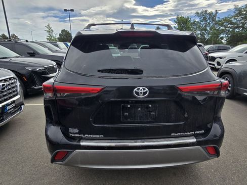 Used 2021 Toyota Highlander Platinum AWD/4WD image 4