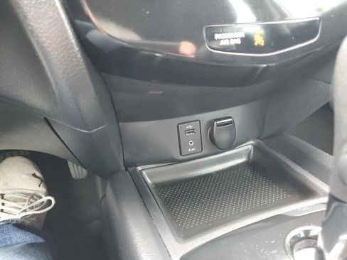 Used 2015 Nissan Rogue S image 35