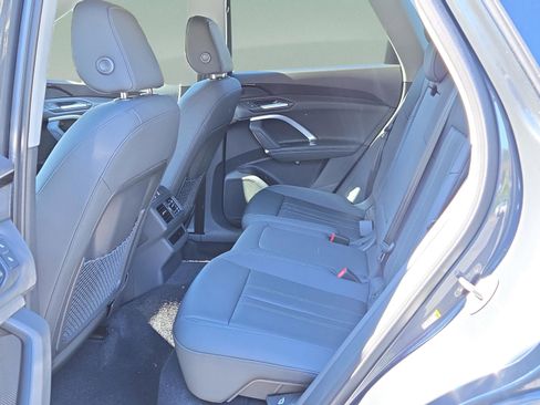 Used 2025 Audi Q5 Premium w/ Convenience Package image 15