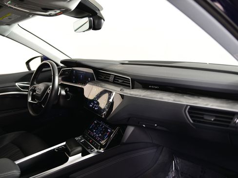Certified 2021 Audi e-tron Premium image 19
