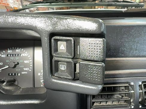 Used 1992 Ford Mustang LX image 28