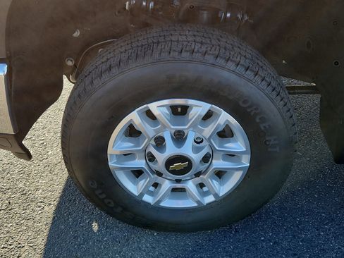 Used 2025 Chevrolet Silverado 2500 LT w/ Convenience Package AWD/4WD image 7