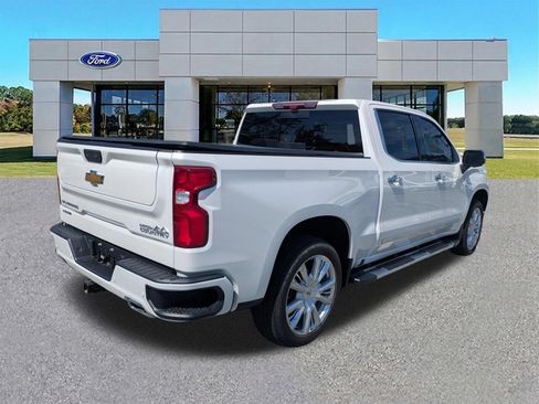 Used 2024 Chevrolet Silverado 1500 High Country w/ High Country Premium Package AWD/4WD image 2