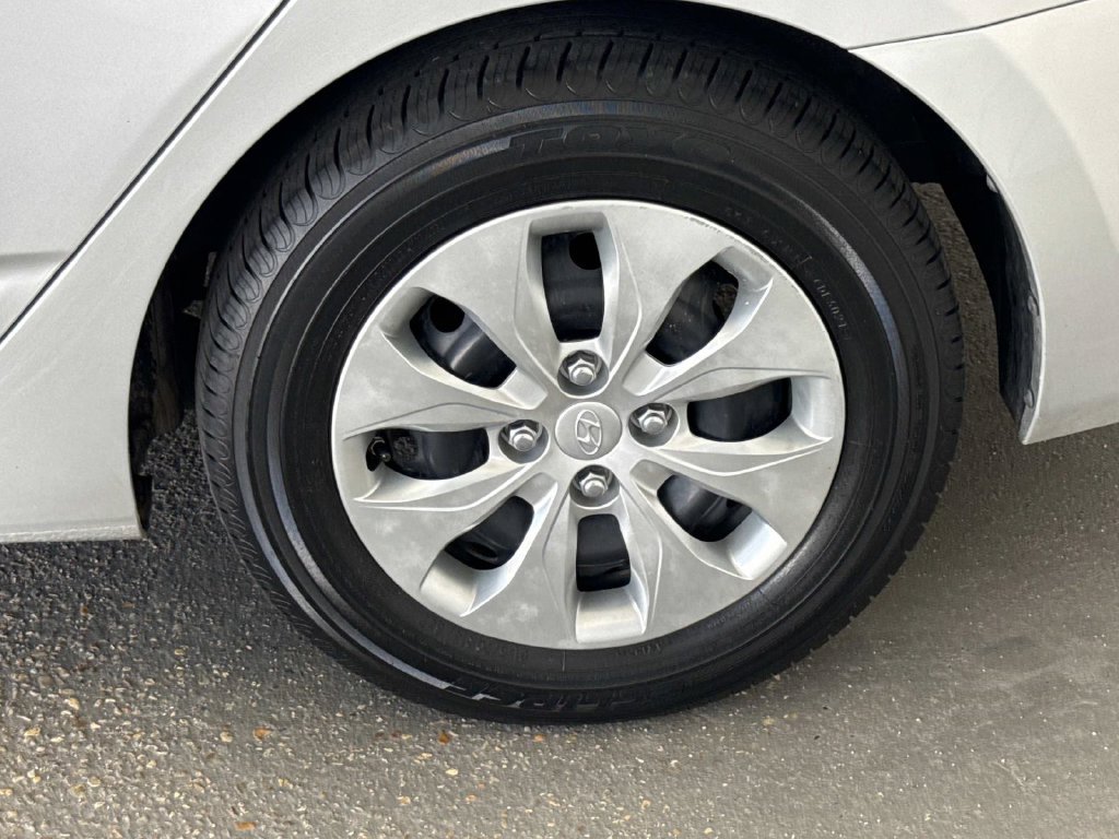 Used 2017 Hyundai Accent SE FWD image 5
