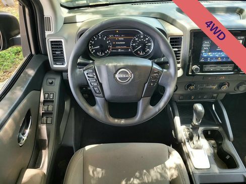 Used 2022 Nissan Frontier SV w/ Technology Package AWD/4WD image 11