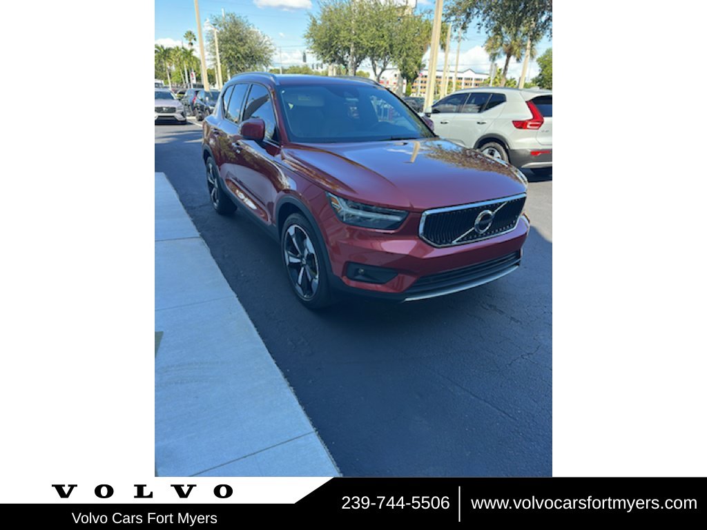 Used 2022 Volvo XC40 T5 Momentum w/ Premium Package AWD/4WD image 1