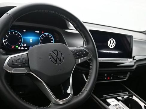 Used 2026 Volkswagen Atlas Cross Sport SE AWD/4WD image 9