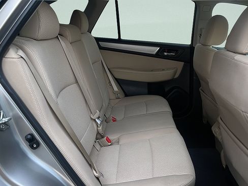 Used 2018 Subaru Outback 2.5i Premium AWD/4WD image 25