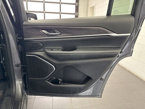 Used 2023 Jeep Grand Cherokee L Limited w/ Black Appearance Package image 52