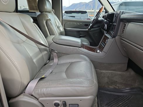 Used 2004 Cadillac Escalade Base image 29