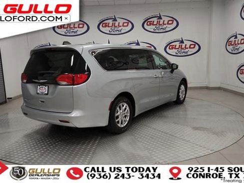 Used 2023 Chrysler Voyager LX FWD image 8