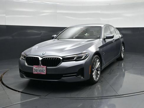 Used 2022 BMW 530e w/ Convenience Package RWD image 53