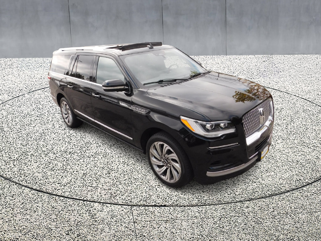 Used 2022 Lincoln Navigator L Reserve AWD/4WD image 2