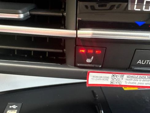 Used 2026 Toyota Sienna XLE FWD image 22