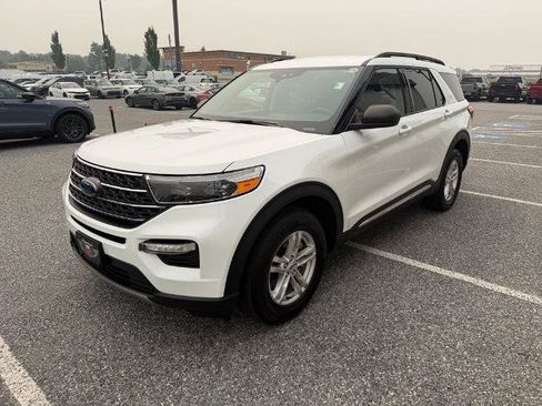 Certified 2023 Ford Explorer XLT w/ Equipment Group 202A AWD/4WD image 4