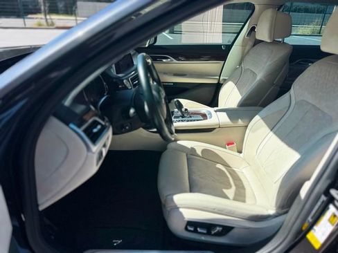 Used 2017 BMW 750i RWD image 31