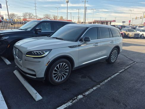 Used 2023 Lincoln Aviator AWD w/ Premium Package image 2