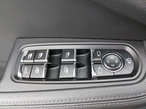 Certified 2023 Porsche Macan Turbo image 30