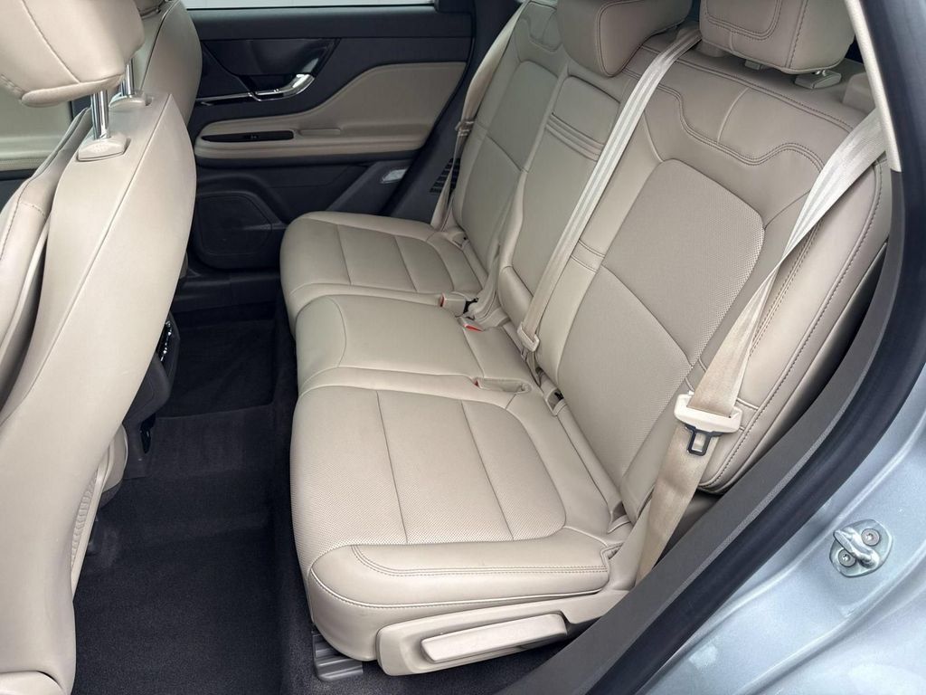 Certified 2024 Lincoln Corsair AWD w/ Equipment Group 101A image 27