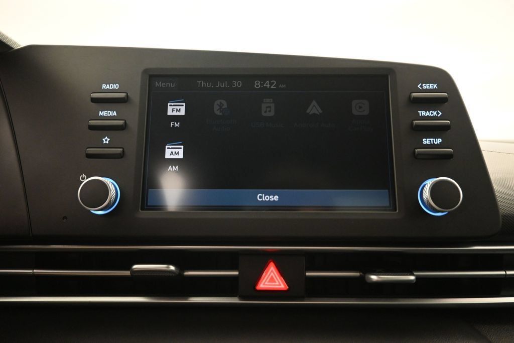 Used 2025 Hyundai Elantra SE FWD image 14