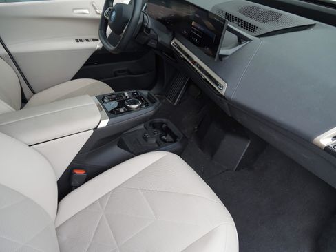 Used 2024 BMW iX xDrive50 AWD/4WD image 10