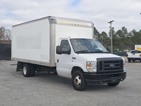 Used 2019 Ford E-350 and Econoline 350 Super Duty w/ Power Windows & Locks Group image 6