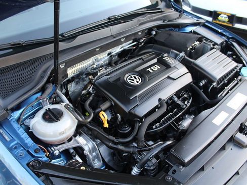 Used 2017 Volkswagen Golf Wolfsburg Edition FWD image 33