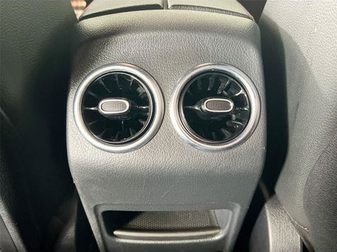 Used 2022 Mercedes-Benz GLB 250 4MATIC image 26