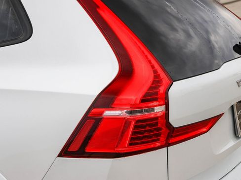 Used 2023 Volvo XC60 B5 Ultimate image 12