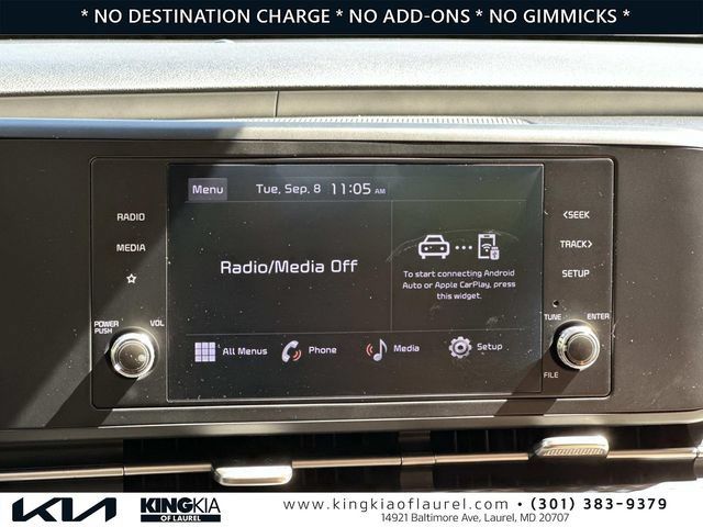 Used 2023 Kia Carnival LX FWD image 3
