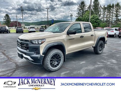 Used 2024 Chevrolet Colorado Trail Boss w/ Technology Package AWD/4WD image 1
