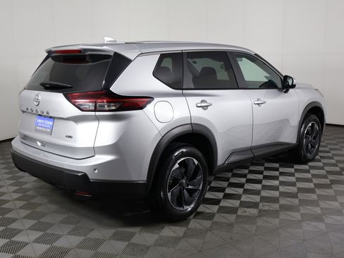 Used 2025 Nissan Rogue SV image 6