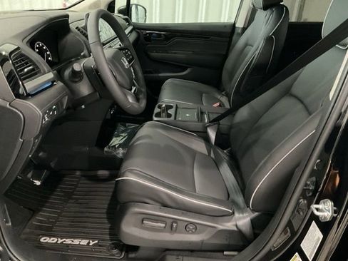 New 2026 Honda Odyssey Touring image 4
