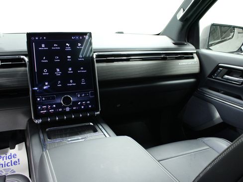 Used 2024 GMC Sierra EV Denali image 18