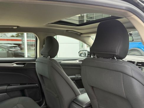 Used 2017 Ford Fusion SE w/ Fusion SE Technology Package image 15