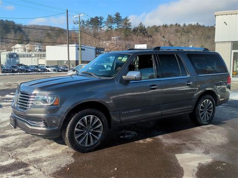 Used 2015 Lincoln Navigator L 4WD image 2