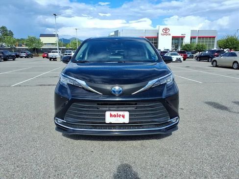 Used 2023 Toyota Sienna XLE FWD image 10
