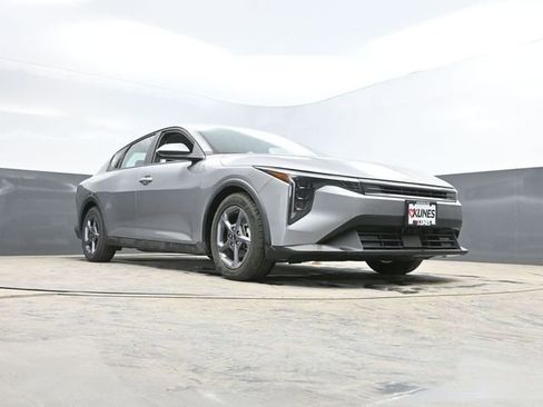 Used 2025 Kia K4 LXS image 45