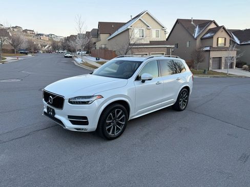 Used 2019 Volvo XC90 T6 Momentum image 1