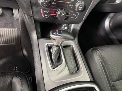Used 2019 Dodge Charger SXT w/ Leather Interior Group image 18