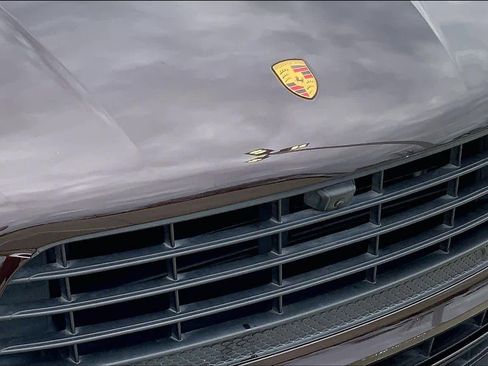 Used 2021 Porsche Macan S image 31