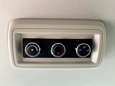 Used 2016 Dodge Grand Caravan SXT image 24