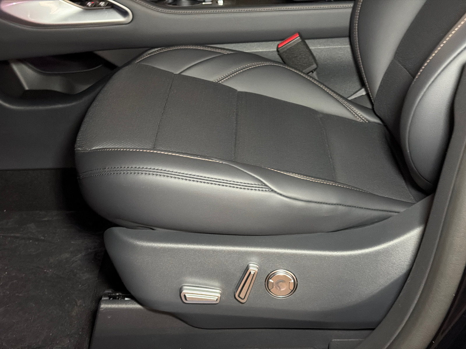 New 2026 Lincoln Nautilus Premier AWD/4WD image 16