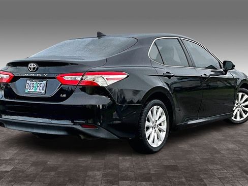 Used 2019 Toyota Camry LE image 14