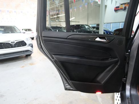 Used 2017 Mercedes-Benz GLS 450 4MATIC w/ Premium Package image 24