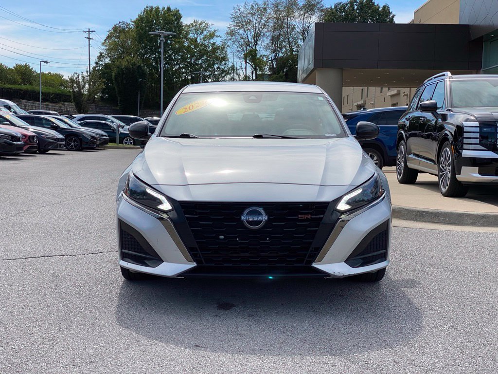 Used 2024 Nissan Altima 2.5 SR FWD image 2