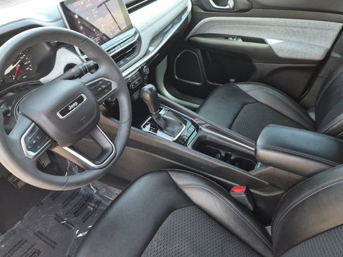 Used 2022 Jeep Compass Latitude FWD image 9