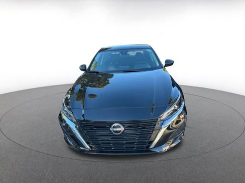 Used 2025 Nissan Altima 2.5 SV image 3